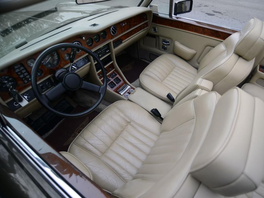 Интерьер Bentley Continental Convertible 1984 года  (фото 5 из 11)